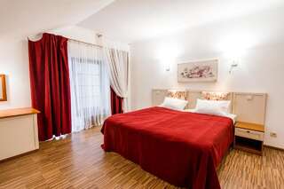 Отель Веселый Заяц Пирново Двухместный номер с 2 отдельными кроватями и балконом-1